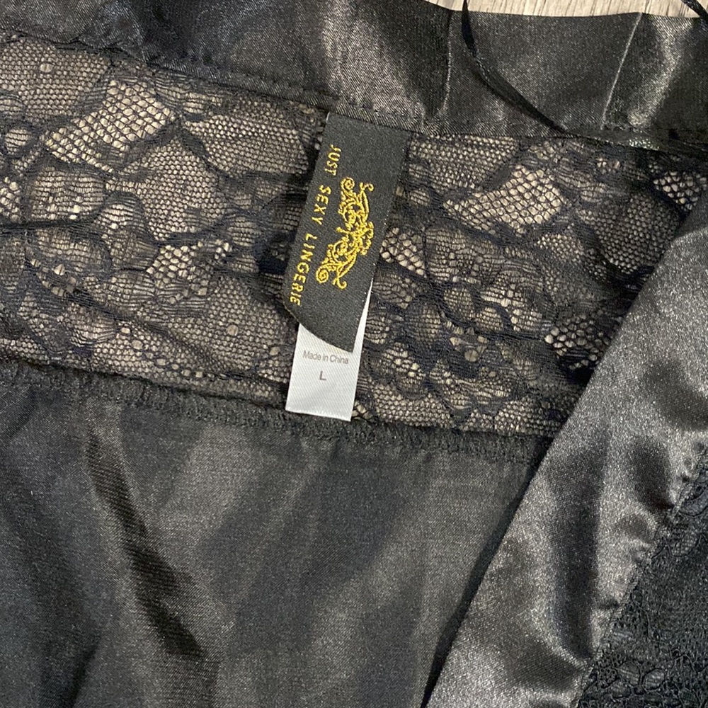 Black Lace Robe - Picture 2 of 5